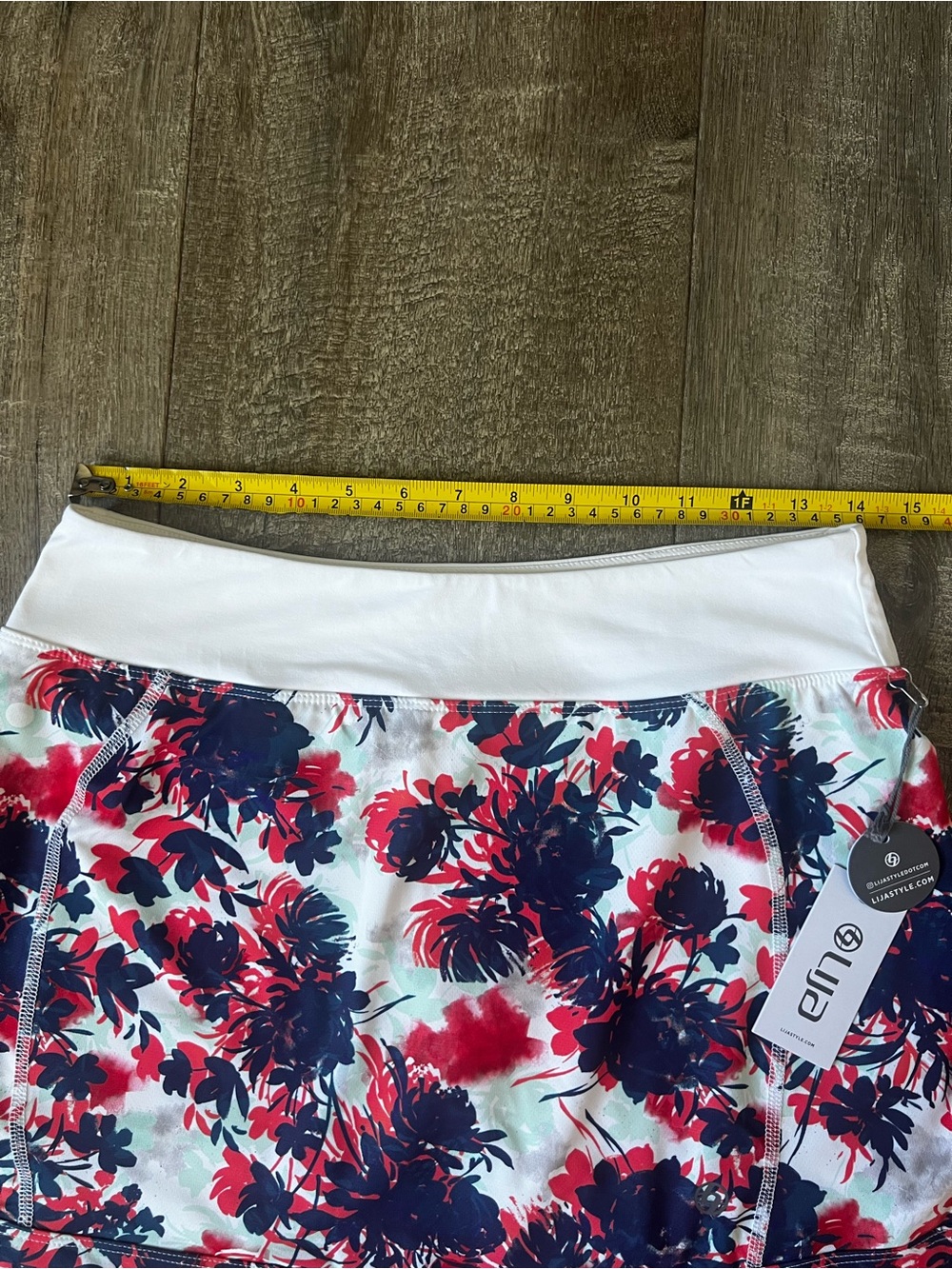 Lija Women’a Floral Pattern Golf Skirt Size Medium - Picture 8 of 9